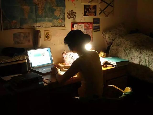 晚上學(xué)習(xí)效率高的秘訣是什么？學(xué)會(huì)這10招，成績不有愁！