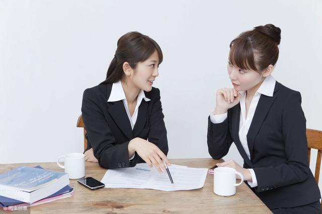 職位低，應(yīng)該多說話還是少說話？