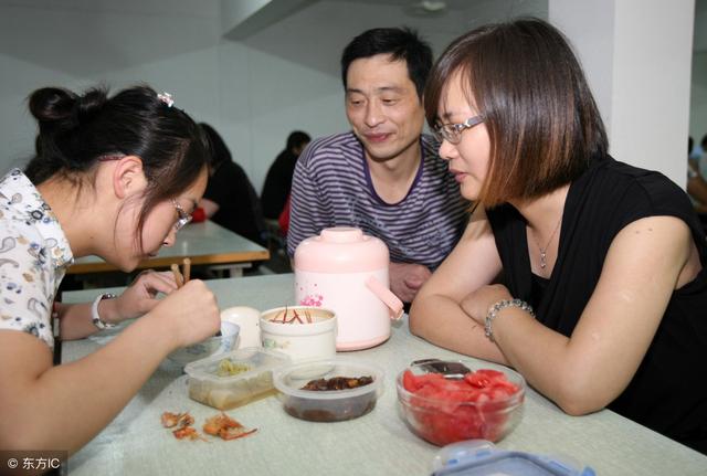 工作遇到難處，要跟父母說嗎？