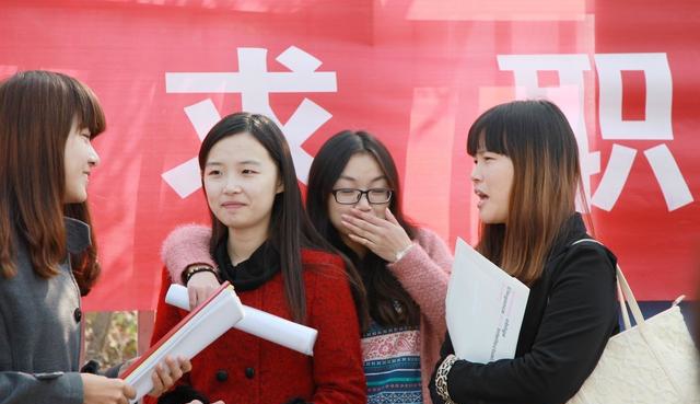 畢業(yè)生就業(yè)指南：哪些專業(yè)最容易找工作？哪類工作薪資最高？